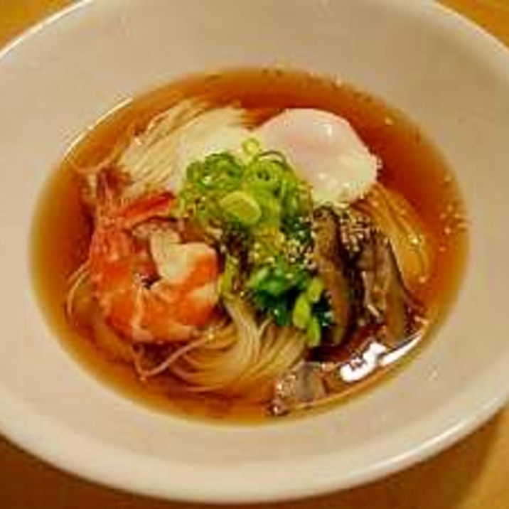 温泉たまご添えで、ちょっと豪華なそうめん♪